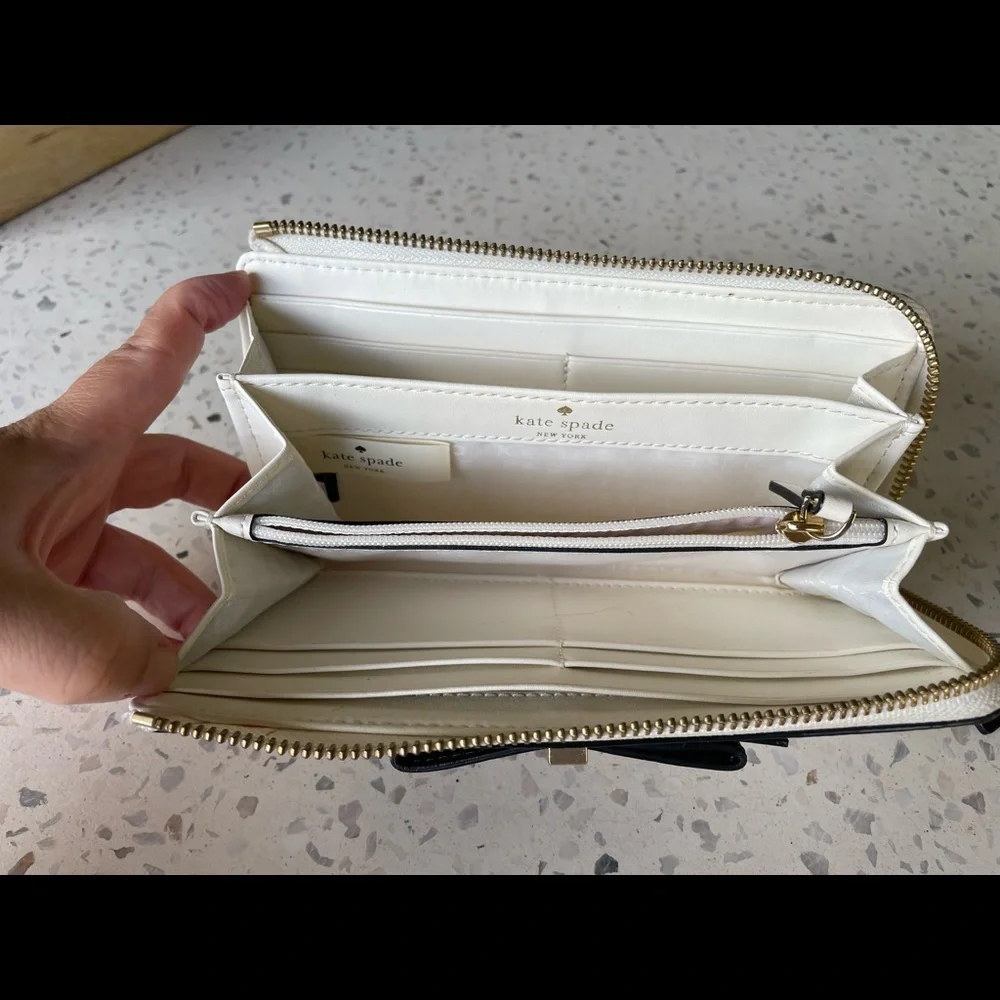 Kate Spade wallet - Picture 4 of 7